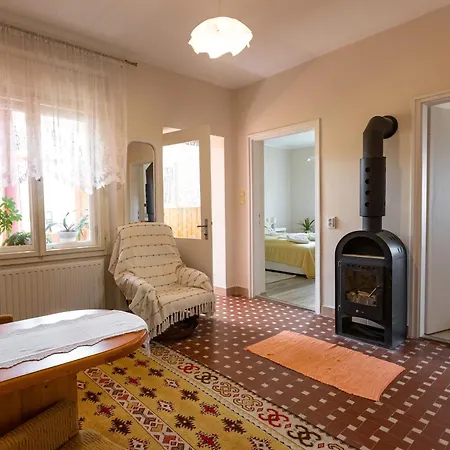 Napraforgo Vendeghaz Apartment *